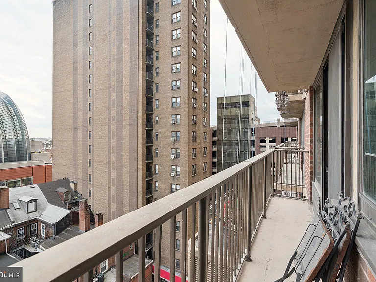 1420 Locust St #8O — Photo 3