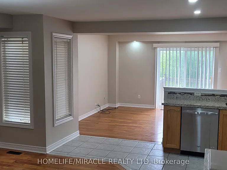 98 Marycroft Ct — Photo 8