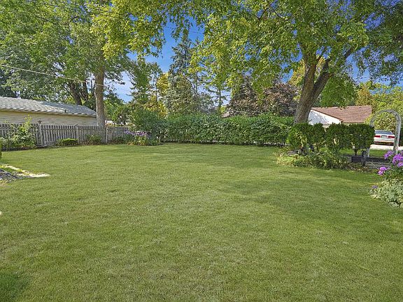 3rd image of 2519 13th Ave E