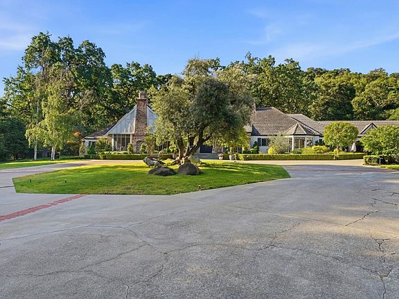 3rd image of 1500 Foothill Rd