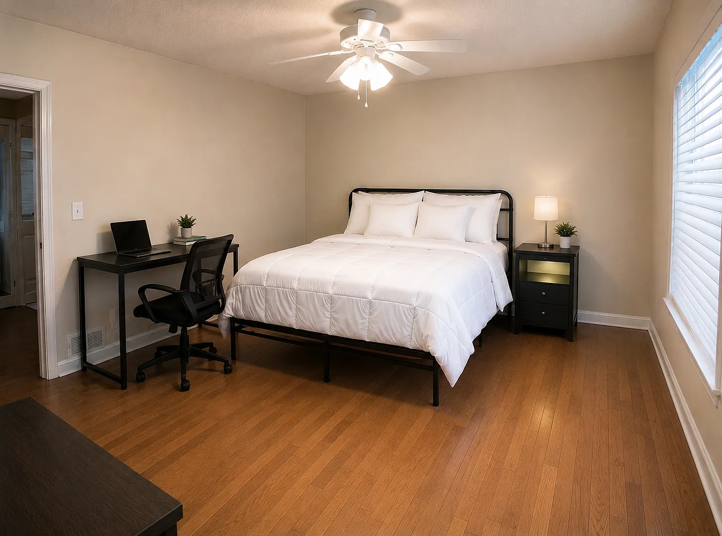 3 bed, 2200 sqft, $800 — Photo 2