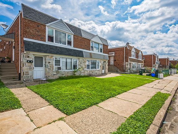 3rd image of 2619 Tremont St #1