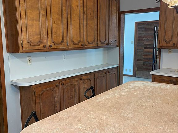 Lots of Kitchen Cabinets