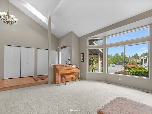 4th image of 2207 137th Pl SE