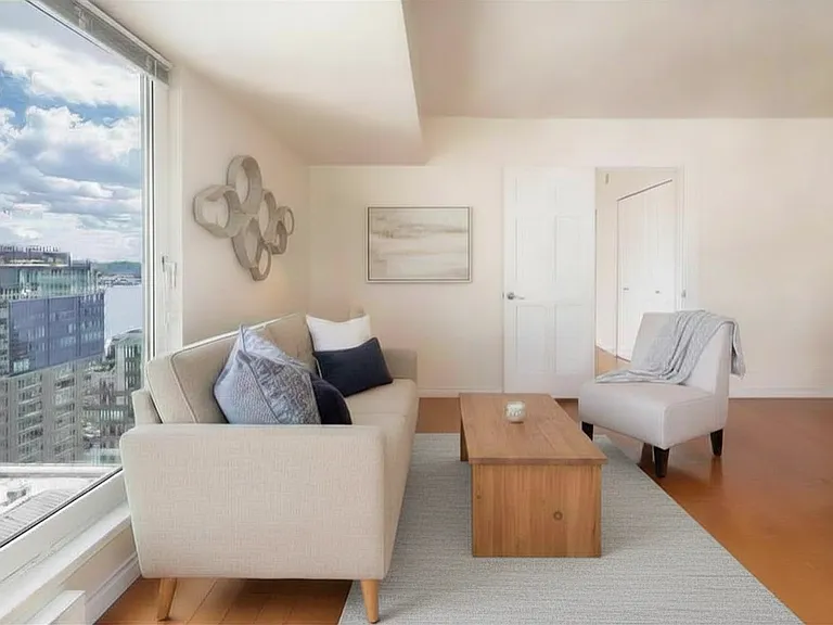 1415 2nd Ave #1807 — Photo 4