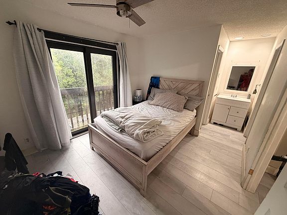 4th image of 609 NW 47TH Street #609