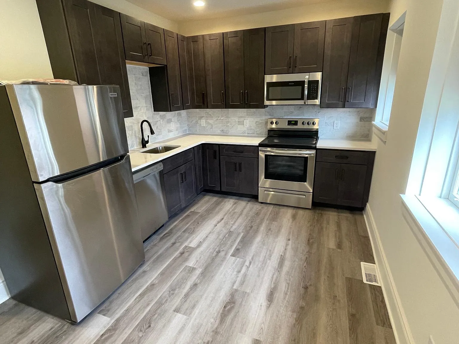 2 Virginia Pl — Photo 3