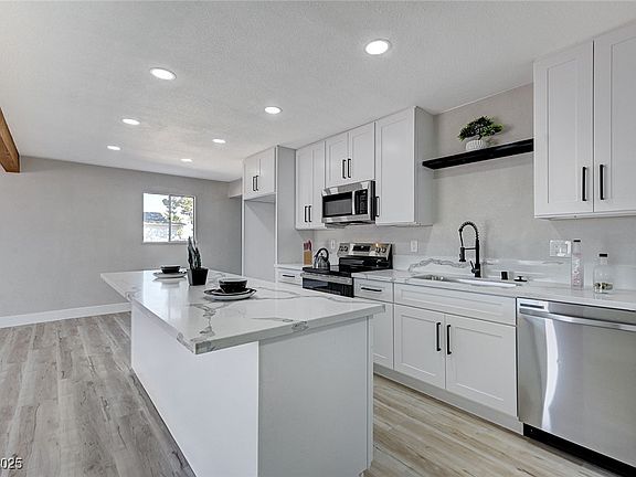 5th image of 6252 Fairwood Ave