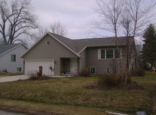 3912 Lloyd St, Green Bay, WI 54311