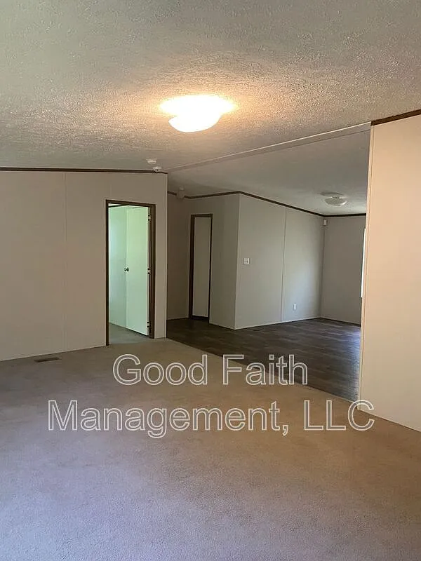 3 bed, 2.0 bath, 1344 sqft, $1,279 — Photo 3