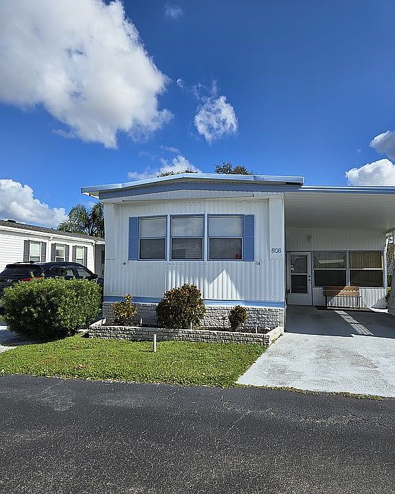 1st image of 808 Chaparral Dr