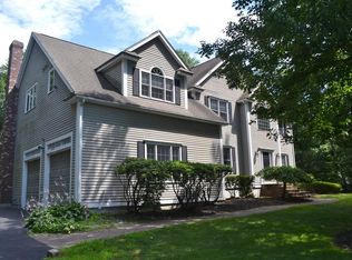 31 Frontier Dr, Walpole, MA 02081