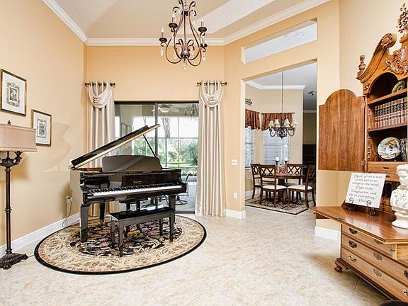 5th image of 654 Tapatio Ln