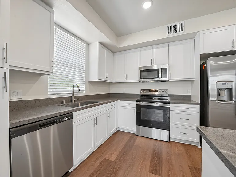 Gallery Park Apartments — Photo 39