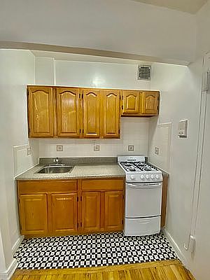 5th image of 540 Pacific St APT 3F