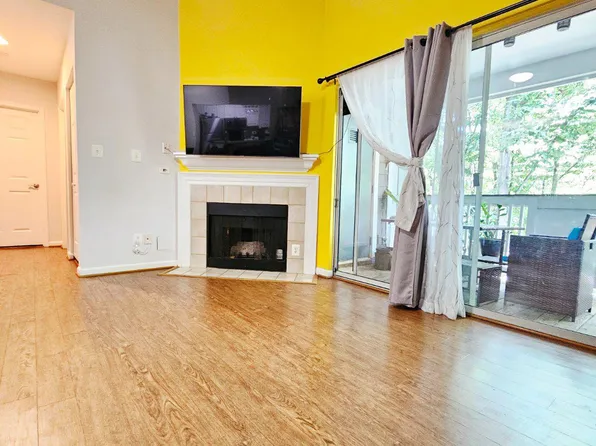 20322 Beechwood Ter Unit 301, Ashburn, VA 20147