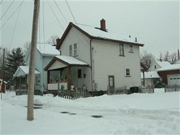 1st image of 832 Utica Ct NW