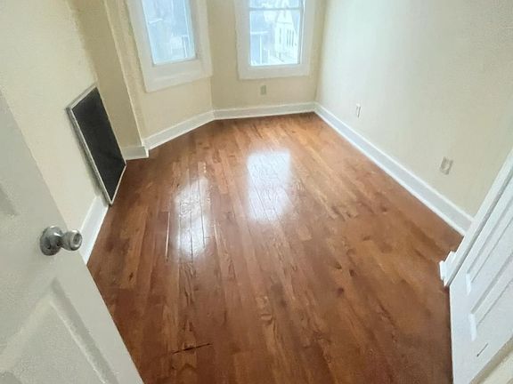 2nd image of 118 Cedar Ave #2