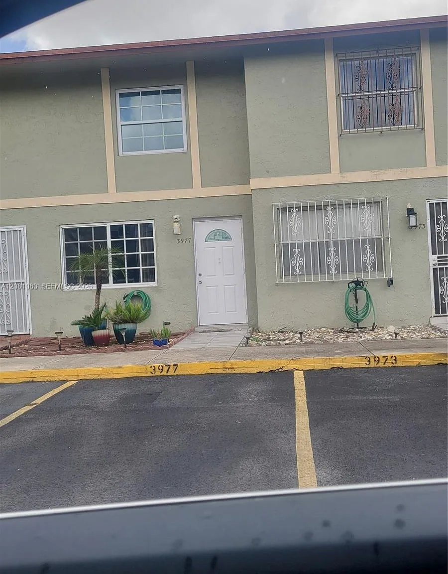 Oasis En Mango Hill Condo — Photo 1