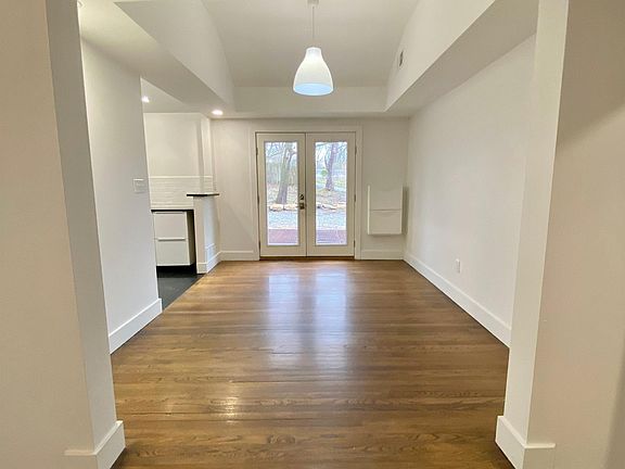 4th image of 710 E 92nd St