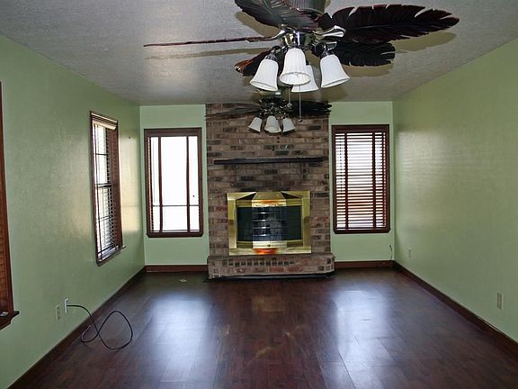 5th image of 412 Countrywood Cir