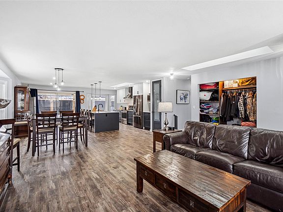 3rd image of 874 Aberdeen Dr
