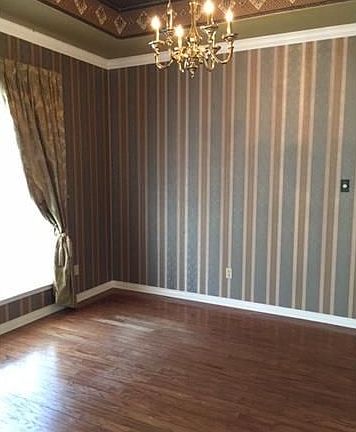 3rd image of 3021 White Oak Ln