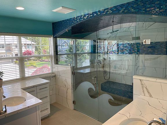 Master Bath Shower w/ Steam 