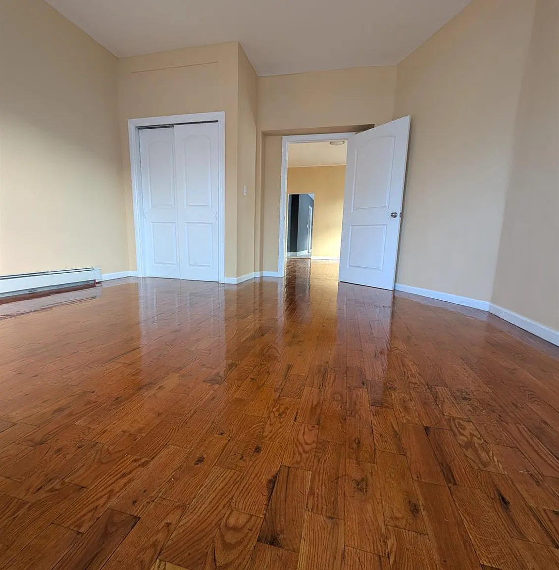 3 bed, 1.0 bath, $2,100 — Photo 2