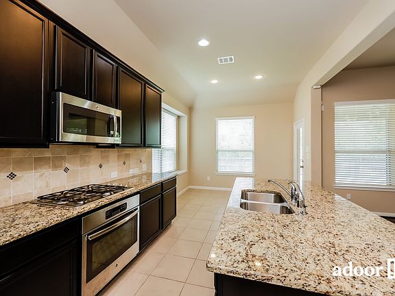 3rd image of 122 Pine Crest Cir