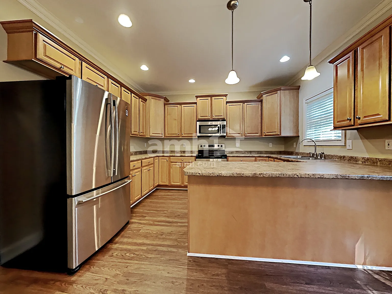 3 bed, 2.0 bath, 1804 sqft, $2,450 — Photo 3