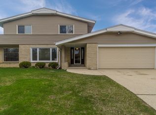 2711 N 118th St, Wauwatosa, WI 53222