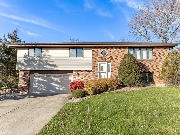 2351 Foliage Ln, Dyer, IN 46311