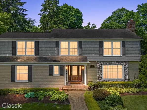 783 Half Moon Rd, Bloomfield Hills, MI 48301