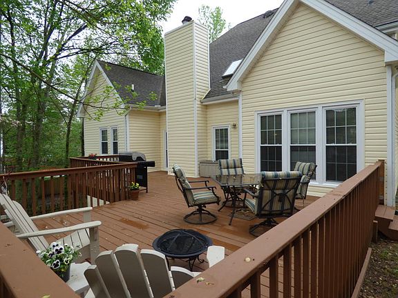 3rd image of 10401 Wild Rose Ln
