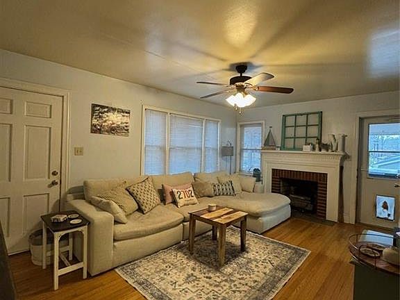 3rd image of 713 Roach St