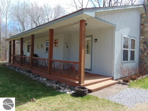 10386 Winters Rd, Carp Lake, MI 49718