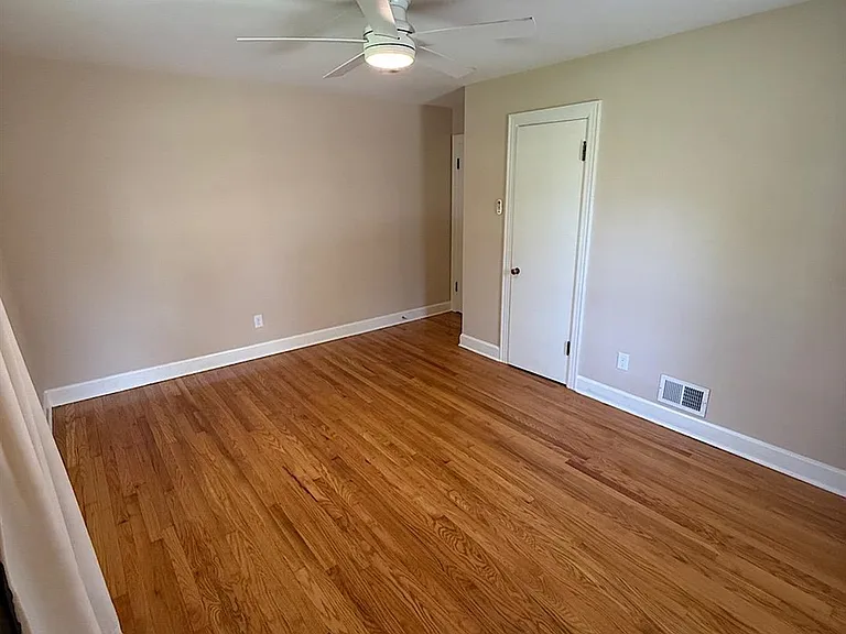 1704 Kenton St — Photo 7