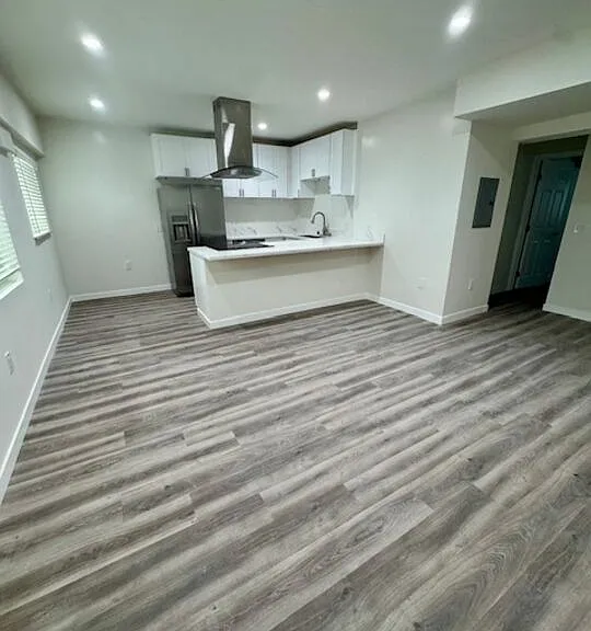2424 Ocean Park Blvd #8 — Photo 11