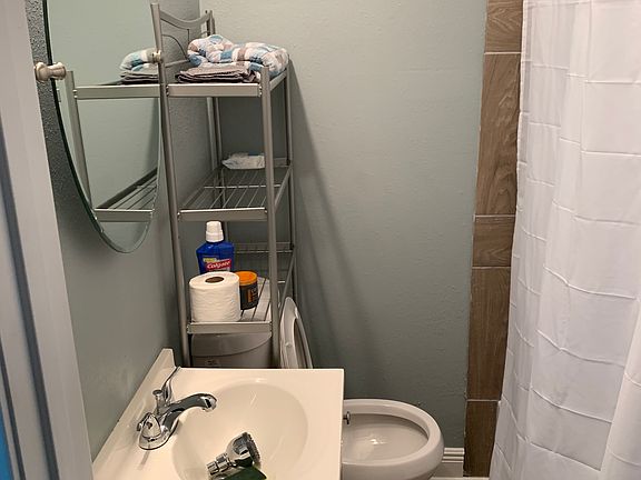 5th image of 3217 Fern St #3219