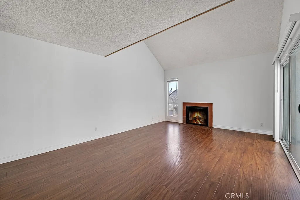 3 bed, 1428 sqft, $3,499 — Photo 2
