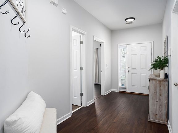5th image of 1029 Fairbank Ln