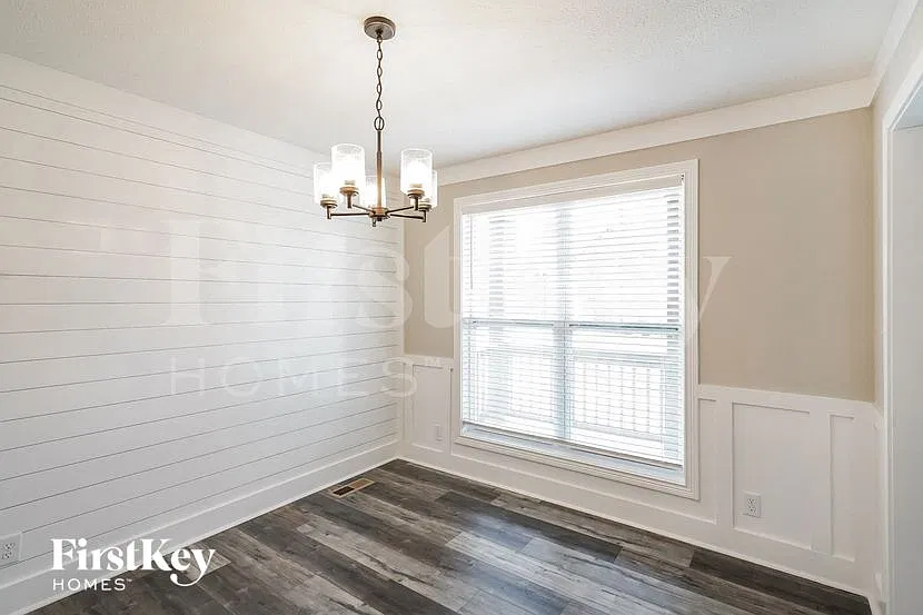 4 bed, 2.5 bath, 2204 sqft, $2,295 — Photo 4
