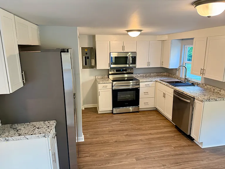 1024 King Blvd #C2 — Photo 17