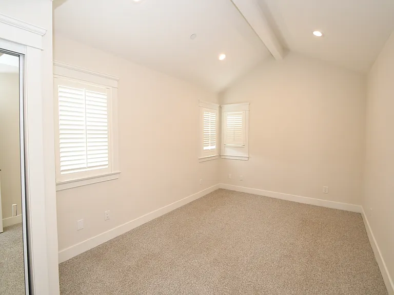 409 S Gertruda Ave — Photo 32