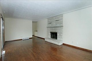 4th image of 343 Lakeshore Dr
