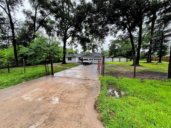 214 Mills Dr, Livingston, TX 77351
