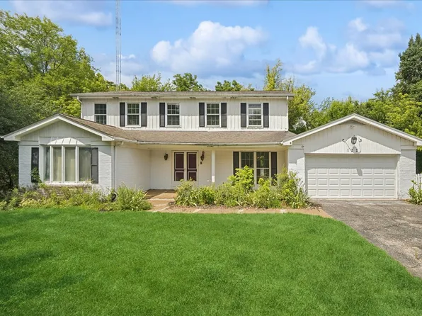 132 Wagon Wheel Ln, Barrington Hills, IL 60010