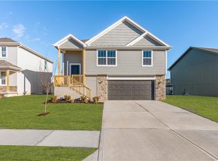 21711 Westover Rd, Peculiar, MO 64078