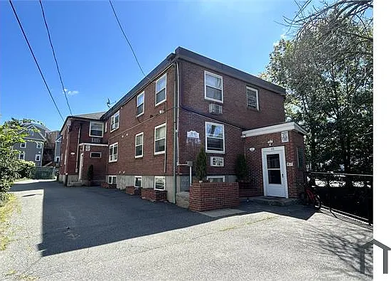 36 Bigelow St — Photo 2